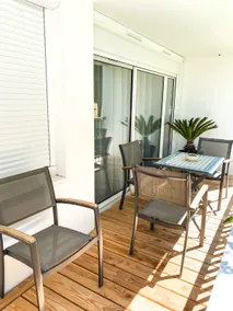 Modern 2-bedroom with balcony/terrace/free parking - Image 3