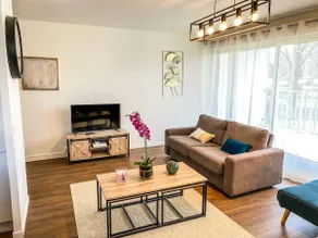 Modern 2-bedroom with balcony/terrace/free parking - Image 2