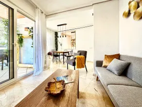 Centrally located, a 3-minute walk from the beach - Image 3