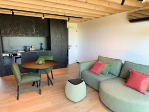 Lodge with panoramic bath, hot-tub sauna & swimming pool - Image 4