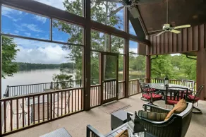Southern Comfort Cabin - Image 3