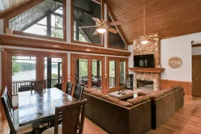 Southern Comfort Cabin - Image 4