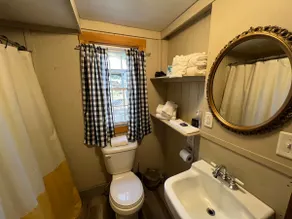 Cabin #1 (Standard Studio) with Lake View - Image 3