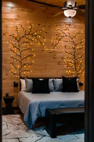 Cozy cabin w/ hot tub & couples’ movie theater - Image 4