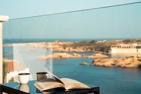 Apartment with private sea descent - Image 3