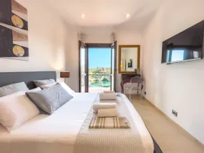 Apartment with private sea descent - Image 2