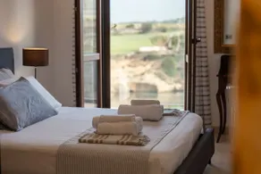 Apartment with private sea descent - Image 5