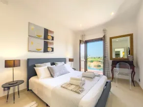 Apartment with private sea descent - Image 4