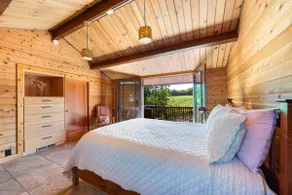 A Peaceful Retreat in Wine Country - The Maefield Vineyard House - Image 4
