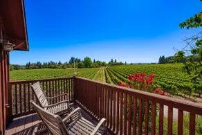 A Peaceful Retreat in Wine Country - The Maefield Vineyard House - Image 5