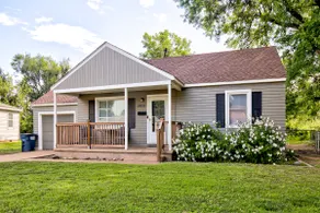 Cozy Getaway W/Fenced Backyard - BBQ Grill & Pit! - Image 3