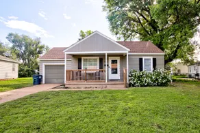 Cozy Getaway W/Fenced Backyard - BBQ Grill & Pit! - Image 2