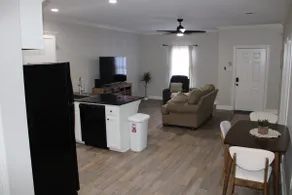Entire House In Baton Rouge - Image 5