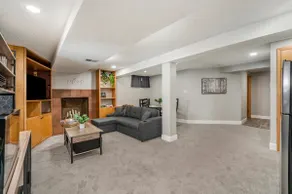 Charming Hilltop Retreat - Queen bed & Kitchenette - Image 2
