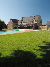 Outdoor pool & beaches within walking distance – House sleeps 8 - Image 2