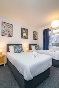 University View-Off-Street Parking-Sleeps 8-Fast WiFi - Image 3