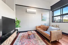Eclectic Loft Retreat in Fortitude Valley - Image 5