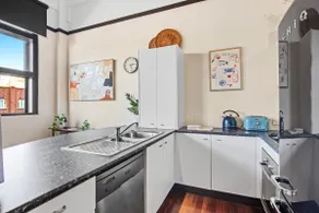 Eclectic Loft Retreat in Fortitude Valley - Image 3
