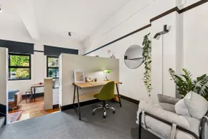 Eclectic Loft Retreat in Fortitude Valley - Image 4