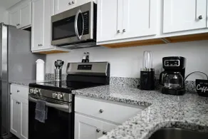 Modern Retreat • Near Chateau Elan & Raceway - Image 5