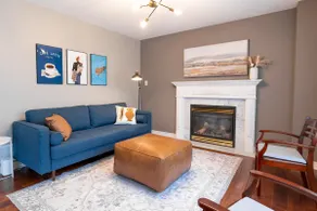 Entire House, Luxury Cozy Family Retreat w/ 5 Beds - Image 3