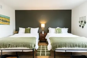 Entire House, Luxury Cozy Family Retreat w/ 5 Beds - Image 4