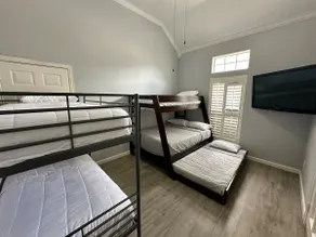 Spacious 5BR Home | 9 Beds | Great for Large group - Image 5