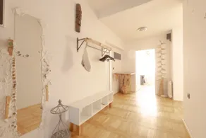 cousy artistic flat - Image 3