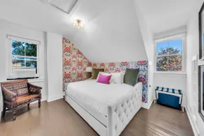 Laughing Boar | Sleeps 11 Historic Downtown - Image 3