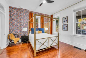 Laughing Boar | Sleeps 11 Historic Downtown - Image 2