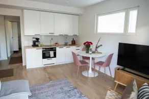 2 Bedroom Apartment - by University - Image 3