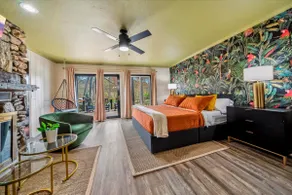 Luxury Oasis/Pool/ Boat/Pond/River/Sleeps 16 - Image 4
