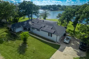 Lake Front / Fire pit / Cedar Creek/Sleeps 12 - Image 4