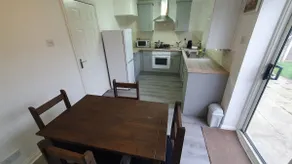 Lovely 3 Bedroom House Manchester - Image 3
