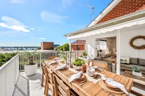 -City Centre - Views - Private Garage - Ducted Air - Image 3