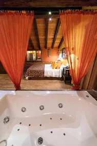 AP.18 Suite 2 bedrooms and Jacuzzi by La Bárcena - Image 2