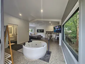 R&J Couples Retreat spa cabin Cairns - Image 3