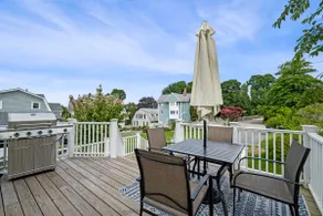 Rooftop View & King-Size Comfort - Image 4