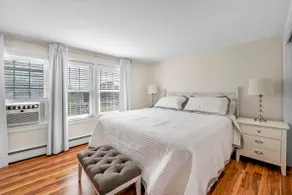 Rooftop View & King-Size Comfort - Image 3