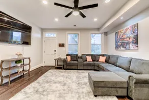 Contemporary, Cozy, & Convenient in Old Town - Image 2