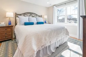Closest 4BR to UNI | Group Getaways | Sleeps 13 - Image 5