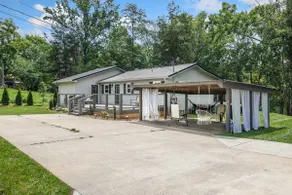 Popsie's Paradise Retreat (Riverfront) Rock Island - Image 5