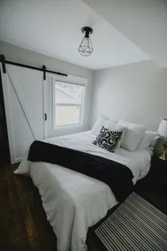 Heritage Home, Sleeps 8, Hot Tub, Near Downtown - Image 5