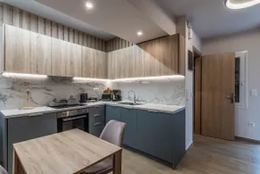 Quiet Studio With Free Parking - Image 3