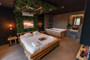 The Love Room Jungle Experience - Image 4