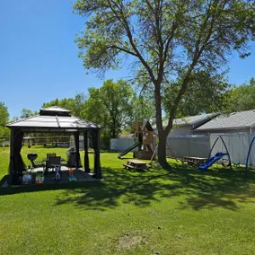 Oduca's All Season Cottage with Kid's Playground - Image 5