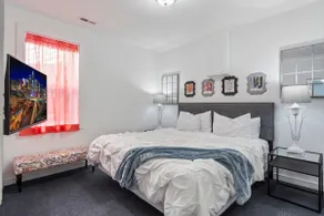 DWELL-Downtown:a modern pad w/3 BR slps 6 comfort! - Image 3