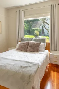 Cozy downtown retreat with two living quarters - Image 2