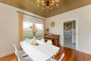Cozy downtown retreat with two living quarters - Image 5