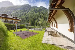 Studio with 4 beds, swimming pool and spa - Image 4